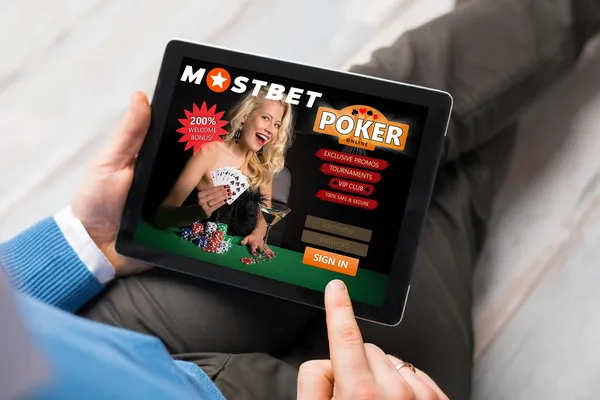 Mostbet qeydiyyat forması - telefon nömrəsi və e-poçt daxil etmə sahələri.
